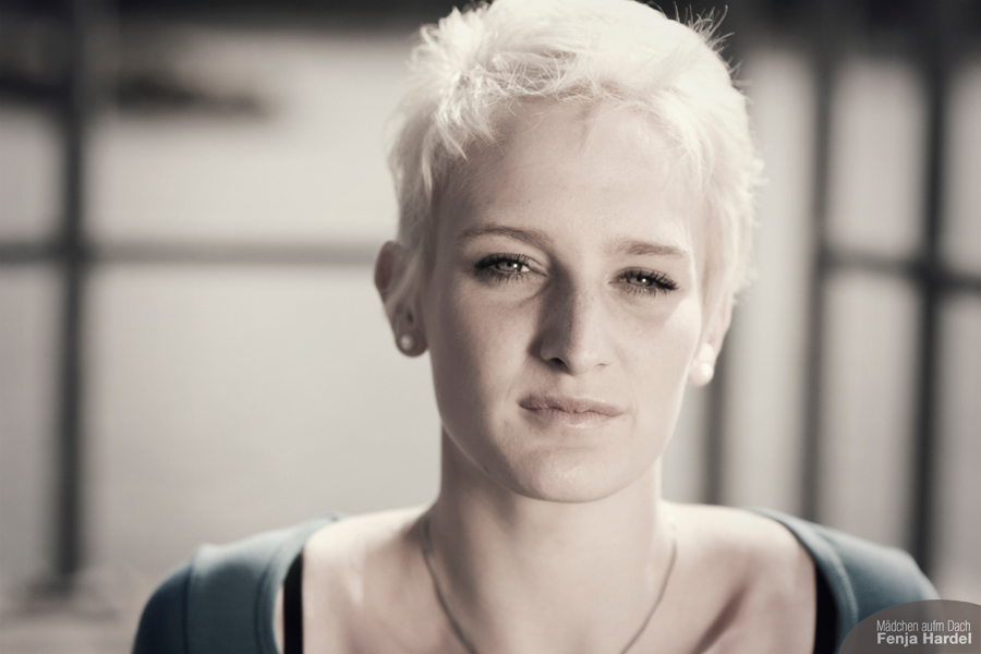 Jana. Eins.
