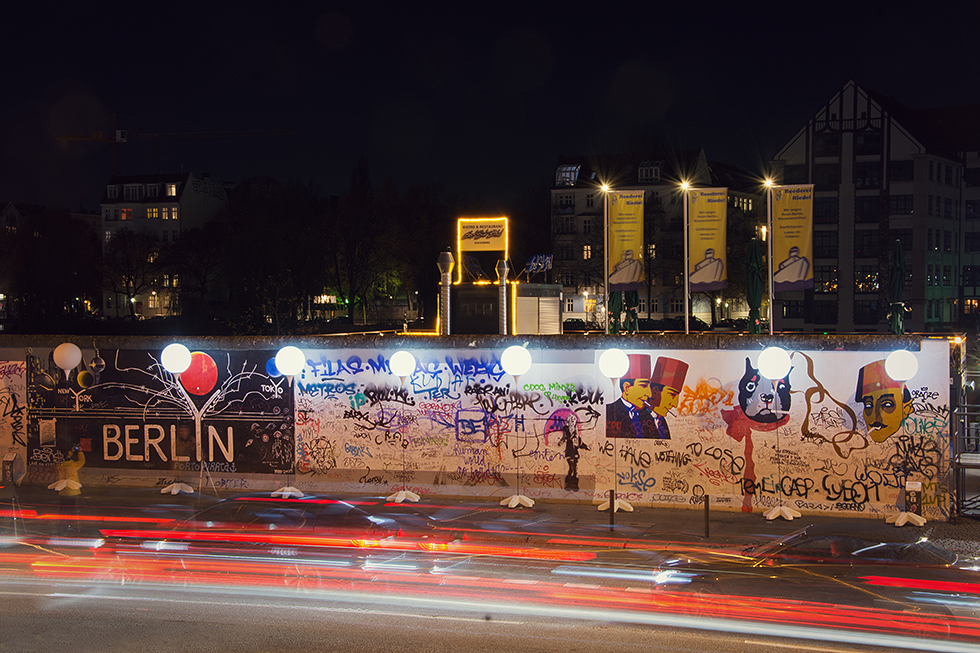 Fall of the Wall - 25 Jahre Berliner Mauerfall  - Mädchen aufm Dach | Fenja Hardel